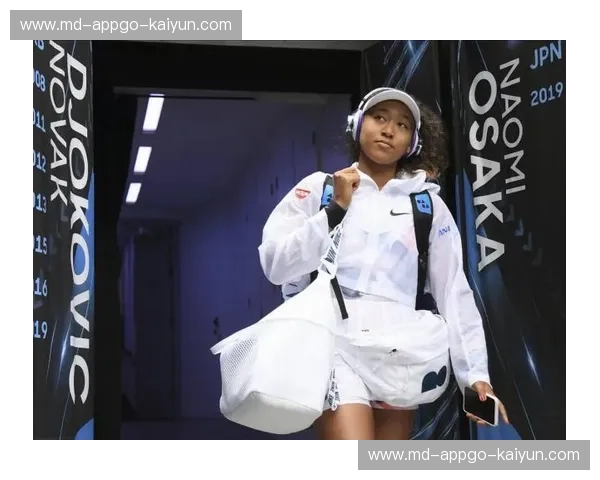 蔷薇与海啸的终极博弈：当“东方美学”王蔷遇上“硬地魔王”大阪直美